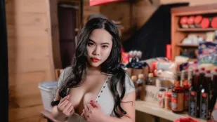 DS-0023 性慾旺盛的越南雜貨店老闆娘