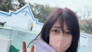 FC2PPV-3262378 她飢渴地吮吸著硬挺的陰莖