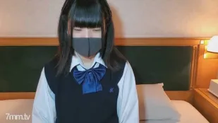 FC2PPV-2140682 第一次體驗黑髮少女的陰道