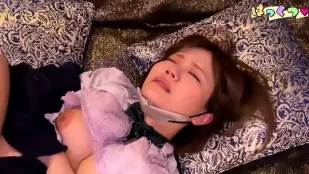 FC2PPV-4866790 寫真模特兒合法童顏H罩杯爆乳在濕潤無毛的陰道裡生槍射精兩次確保受孕中