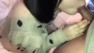 FC2PPV-1233127 皮膚白皙充滿青春活力的女子