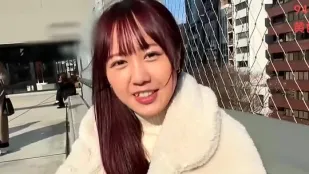 FC2PPV-4811389 可愛小胸美少女激戰首射高潮痙攣