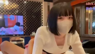 FC2PPV-4634164 超白皙美少女首拍初戰