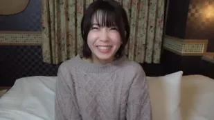 FC2PPV-4309878 纖細美麗的身軀