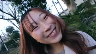 FC2PPV-4267619 她身材高挑苗條聲音可愛天真無邪