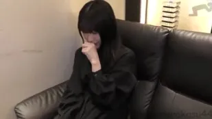 FC2PPV-3290870 時尚的女大學生因無法支付學費而努力維持生計