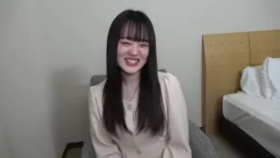 FC2PPV-3239447 美麗純潔的黑髮女孩