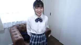 FC2PPV-3181466 隱藏在向日葵般笑容背後的真我