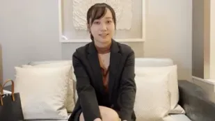 FC2PPV-2953529 她因生猛的陰莖而發出愉悅的呻吟一次又一次地高潮