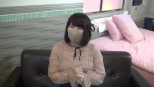 FC2PPV-1757093 年輕性感的女孩