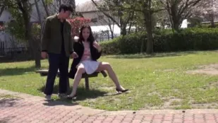 FC2PPV-1354222 身材苗條的舉牌女郎