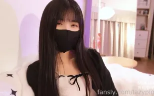 明明說好了只給口交都把你口射了卻還要被壓在地上狠狠幹 懶懶豬