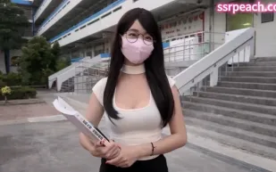 當表面正經私下淫蕩的女教師課後輔導早熟男學生她還是必須保持專業 Ellie