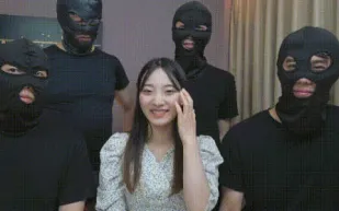 FC2PPV-4470786 經驗人數2人清純系美女扭捏街頭逆搭訕人生初5P肉便器挑戰