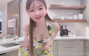 淫蕩家庭主婦勾引修水管工人被操到潮吹