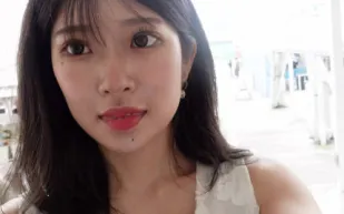 FC2PPV-2132144 身穿白色連衣裙的可愛美女漫步在沙灘上