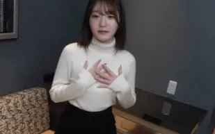 FC2PPV-4640917 精通多國語言且愛好旅行的白皙苗條女大學生