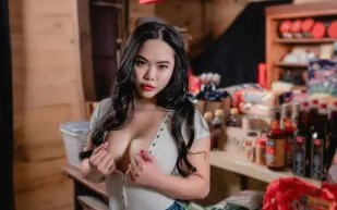 DS-0023 性慾旺盛的越南雜貨店老闆娘