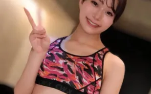 FC2PPV-4652590 被她美麗靈活的裸體運動方式迷住了