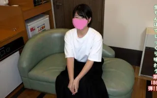 FC2PPV-4798858 被粗大的陰莖刺激得呻吟出聲