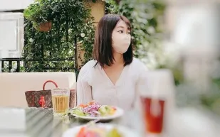 FC2PPV-3109471 在咖啡館約會後給她來了個內射
