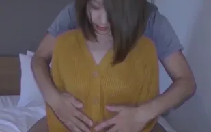 FC2PPV-4688995 在白天的酒店被叫去中出時正給主人買伴手禮的秋田美人妻