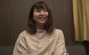 FC2PPV-1261029 超級可愛女孩嘗試肛交