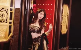 異域女子與帝王的水池性愛 辛尤里