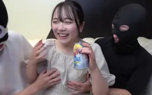 FC2PPV-4556143 淫蕩白皙早洩潮吹女孩