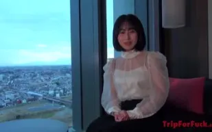 FC2PPV-3238169 純情的妻子第一次和丈夫以外的男人發生性關係