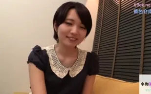 FC2PPV-1196467 兼職的女孩第一次體驗陰道高潮