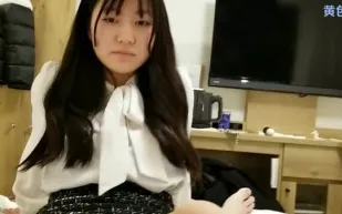 FC2PPV-4556728 羞澀絲襪美女遭調教中出狂噴