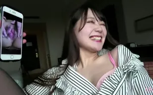 FC2PPV-3155700 人氣偶像坦露濕透花芯緊緻蜜洞