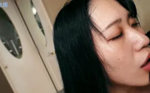 FC2PPV-4465636 纖細熟女首拍實錄慘遭射爆