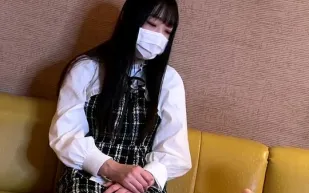 FC2PPV-3291044 十九歲學生妹褲模超辣實拍淪陷