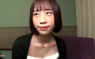 FC2PPV-4963391 剛入職羞澀美少女狂舔雙射失身