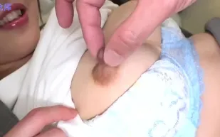FC2PPV-4789533 細身女蒙眼鏡後狂噴愛液高潮