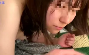 FC2PPV-4945343 天然鄉下人妻偷餵夫婿三人混戰