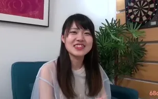 FC2PPV-1563953 黑髮美腿兼職生首拍狂射