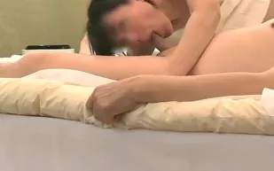 FC2PPV-4937880 一般主婦貪看自慰欲罷不能