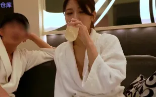 FC2PPV-4935075 爆乳美容生嫩乳交禁不住潮噴