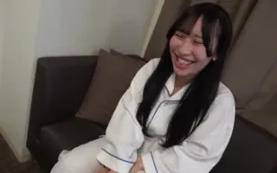 FC2PPV-4497298 我給的獎勵是雪肌苗條美乳