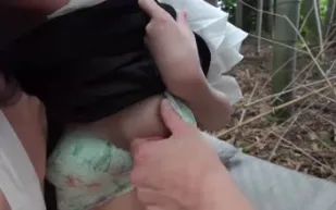 FC2PPV-4502602 用過於軟弱的表情把好奇心旺盛的運動女帶到竹林裡
