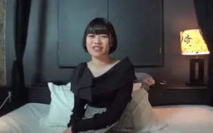 FC2PPV-4403172 拉麵店工作喜歡料理20歲女孩