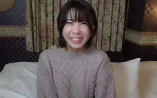 FC2PPV-4309878 纖細美麗的身軀