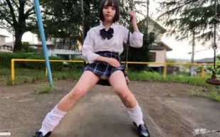 FC2PPV-4128243 住宅區內褲行走