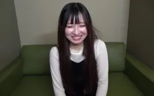 FC2PPV-3875377 一名看起來像業餘愛好者的長黑髮女子