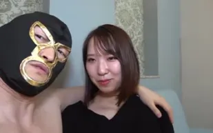 FC2PPV-3334361 她卻被中年男人的大屌狠狠地吸了進去