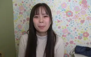 FC2PPV-3197011 皮膚白皙形似小動物的女孩