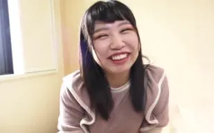 FC2PPV-3102466 看起來可愛清純的少女是個十足的蕩婦